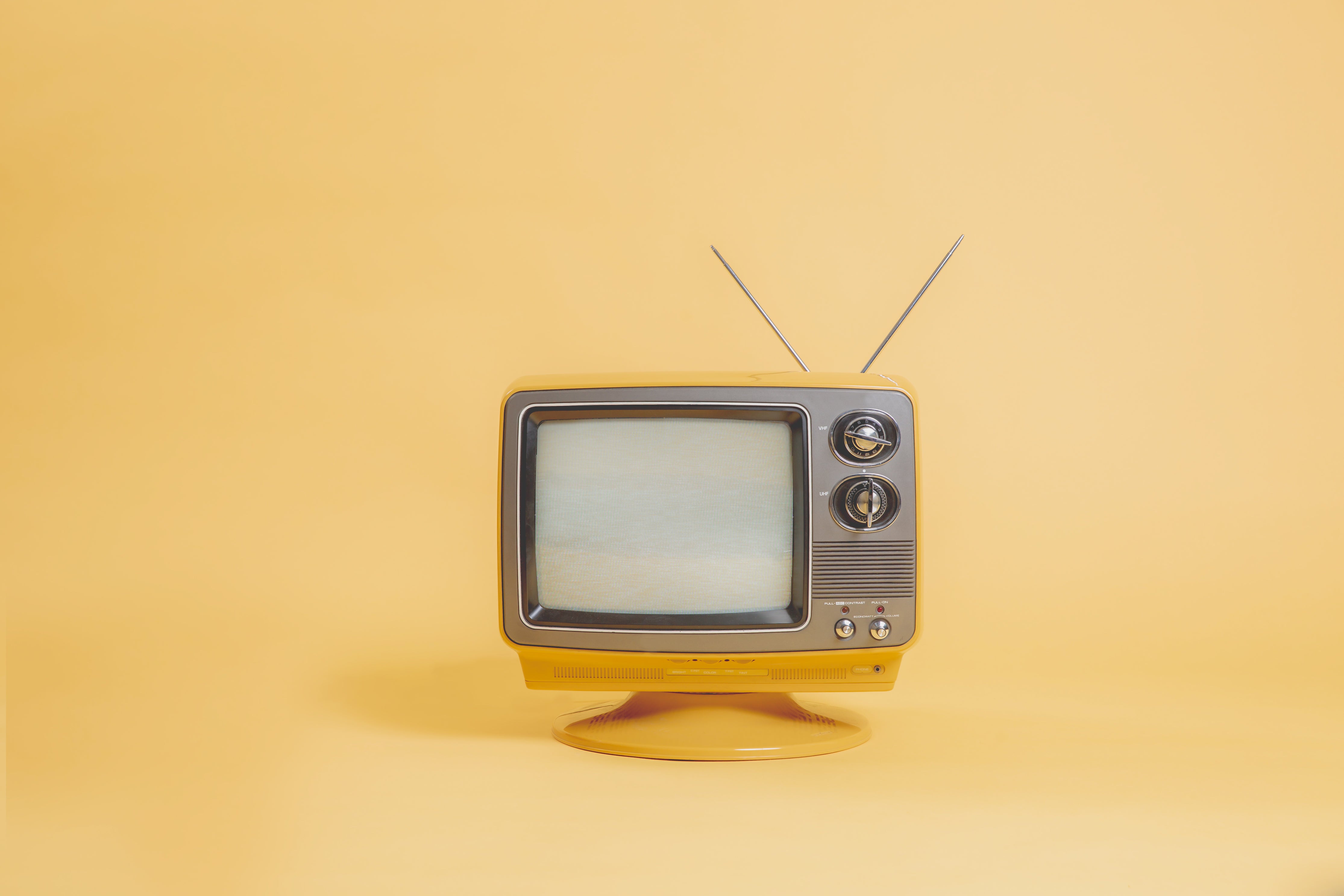 retro-television-set-with-antenna