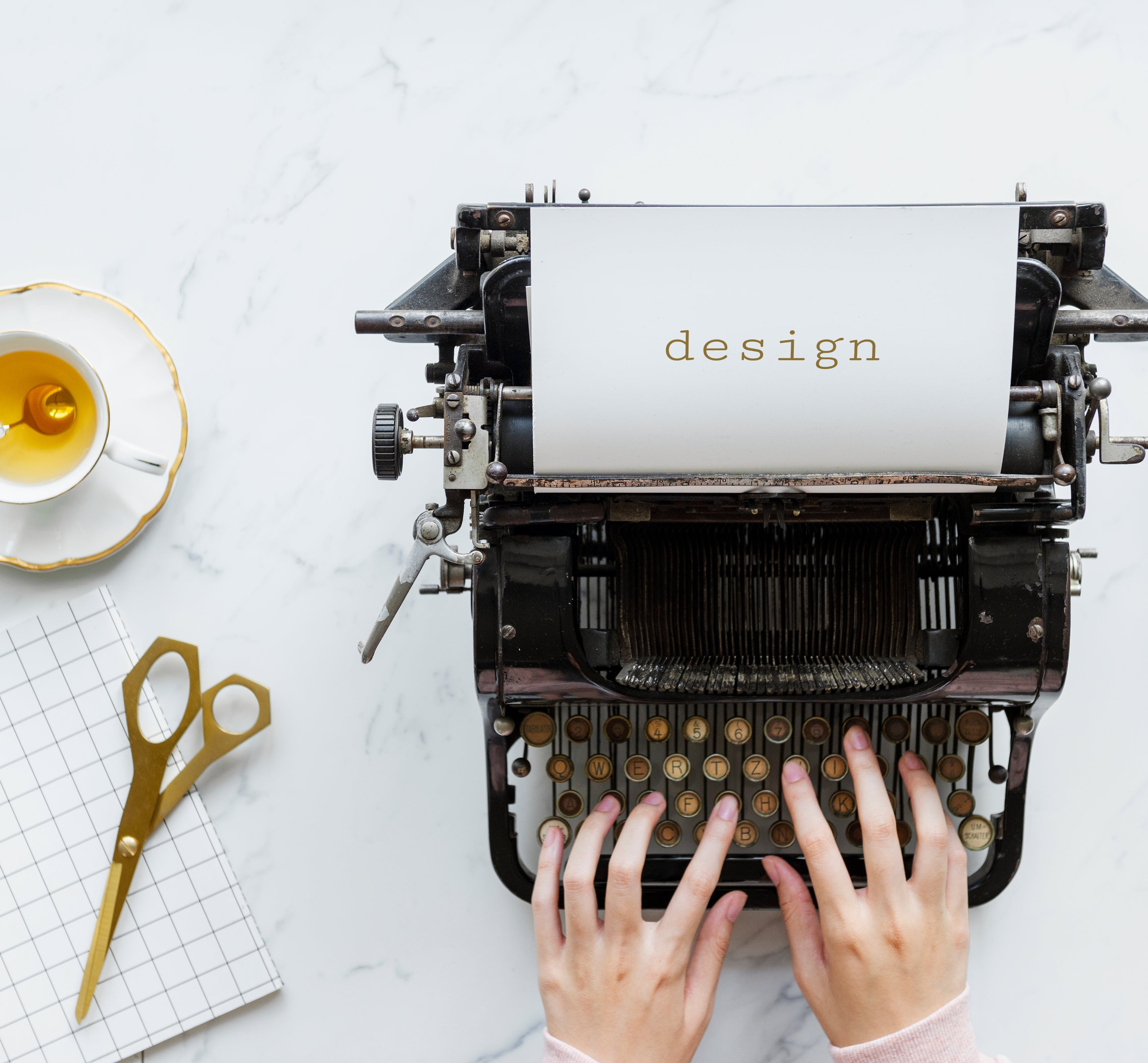 teatime-design-flat-lay-with-typewriter